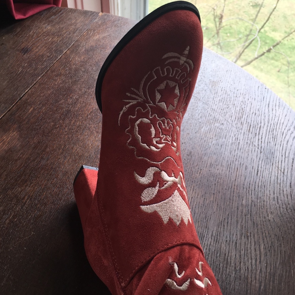 Embroidered Bohemian Ukraine Faux Suede Boots - Picture 8 of 8